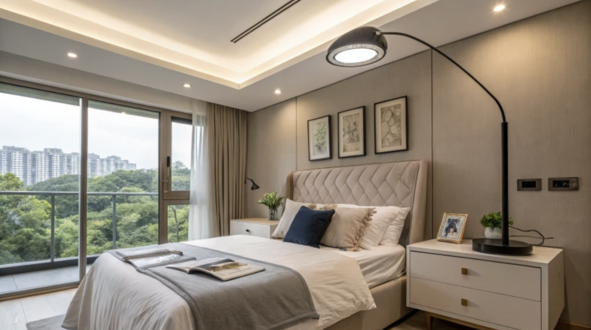 غرفة نوم و اضاءة مخفيه بالسقف 